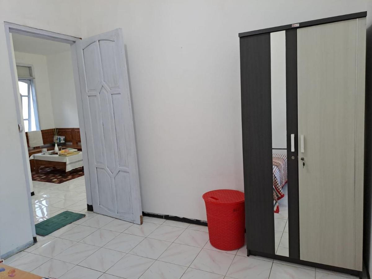 Indo Homestay Malang Kültér fotó